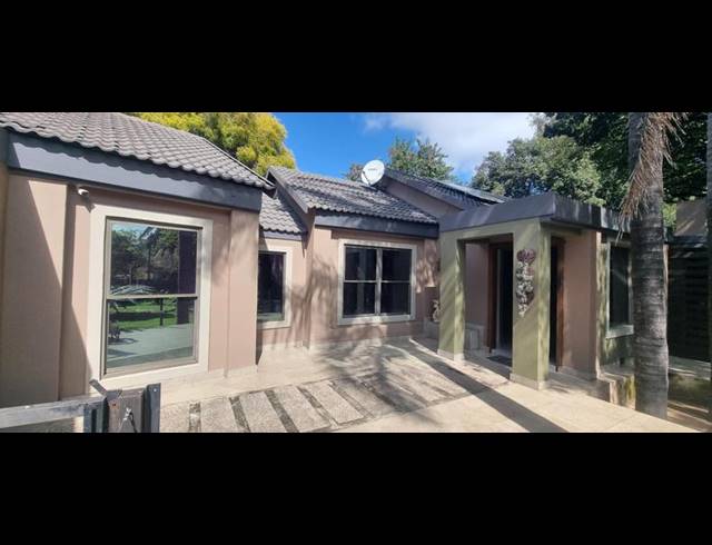 4 BEDROOM HOUSE FOR SALE IN ROOIHUISKRAAL
